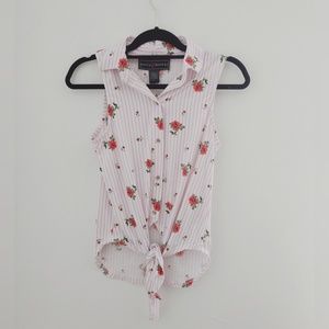 🌟VERY SOFT Polly & Esther Tie Front Top Shirt